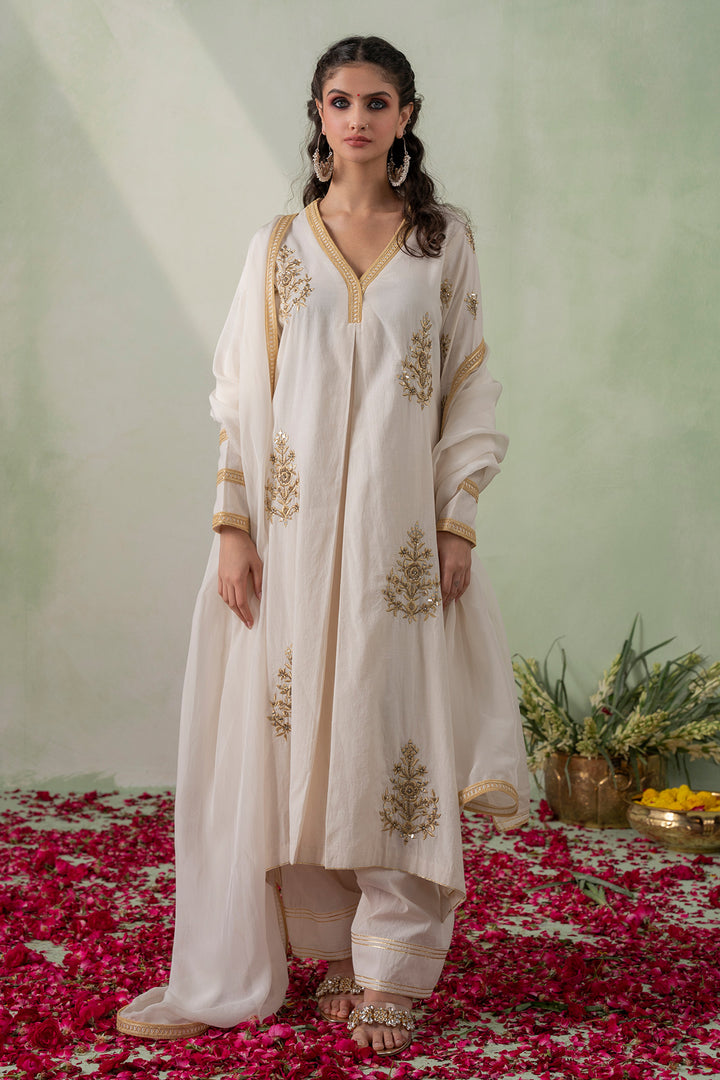 Jannat   Embroidered Kurta Set - Set of 3