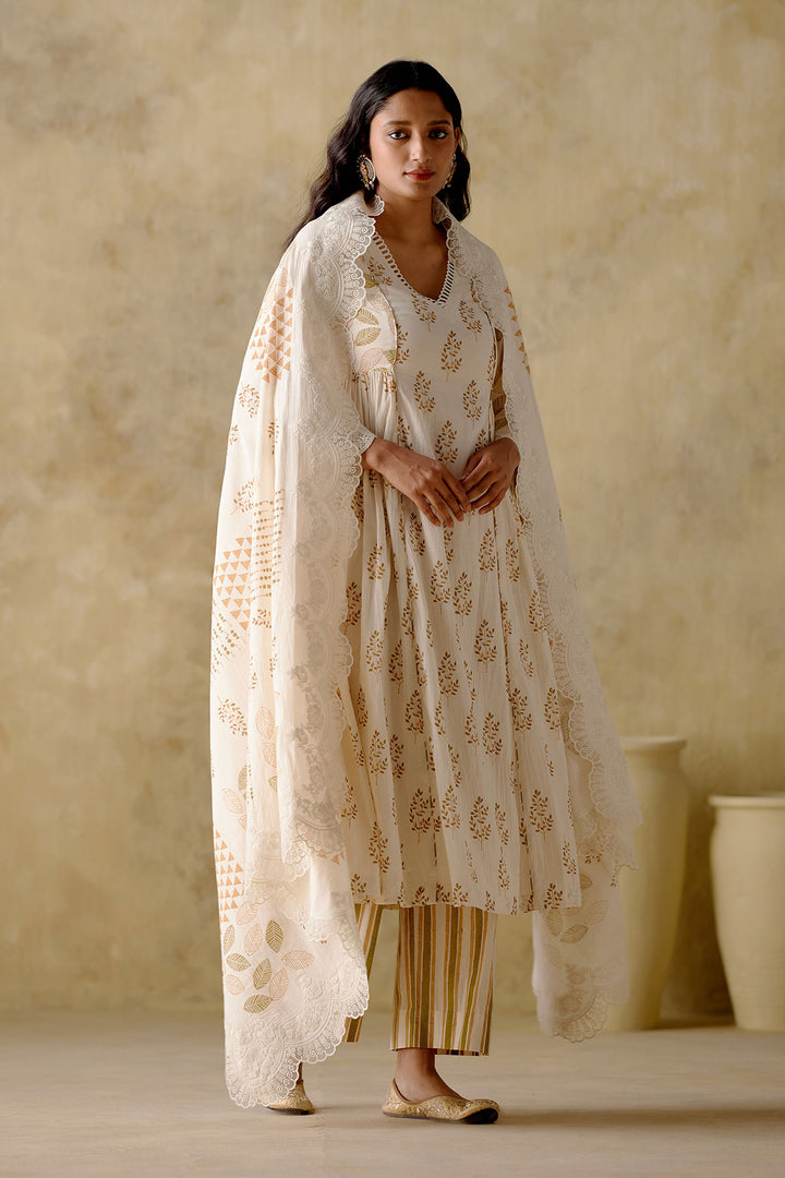 Naaz - Ivory Pleated Kurta With Palazzo And Dupatta - Set Of 3